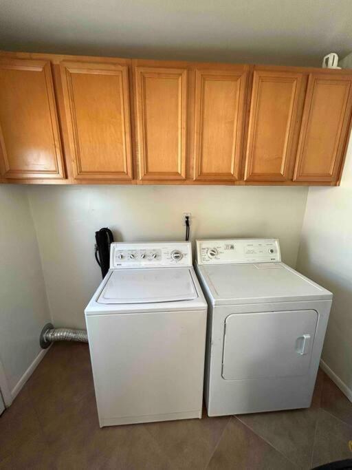 Entire Home By Newport Beach, Disneyland And Sna! コスタメサ エクステリア 写真
