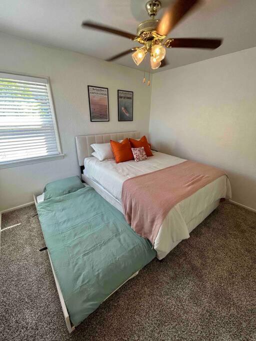 Entire Home By Newport Beach, Disneyland And Sna! コスタメサ エクステリア 写真