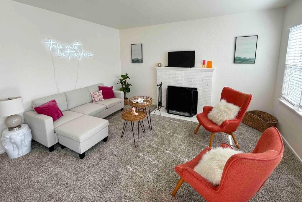 Entire Home By Newport Beach, Disneyland And Sna! コスタメサ エクステリア 写真